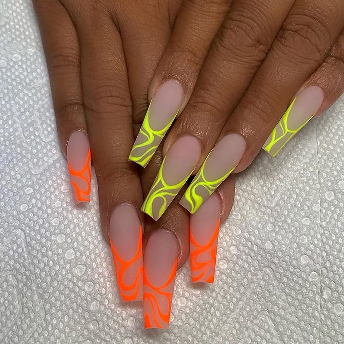You are currently viewing Dip Powder Nails: The Art of Long-Lasting Beauty at FriendlyNailsSpa.